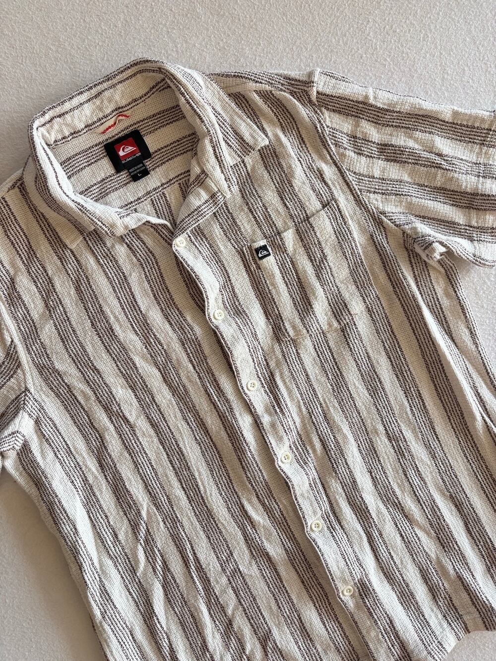 Quiksilver Woven Button Up Short Sleeve Top Mens Large Cream Maroon Beach Surf